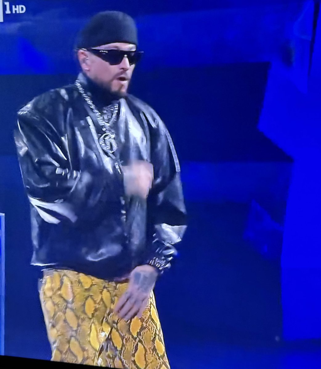 Martinasantom tweet media