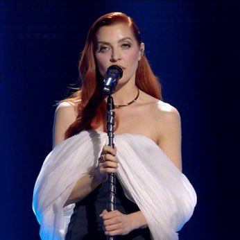 No one:

Women in Sanremo:

#Sanremo2025