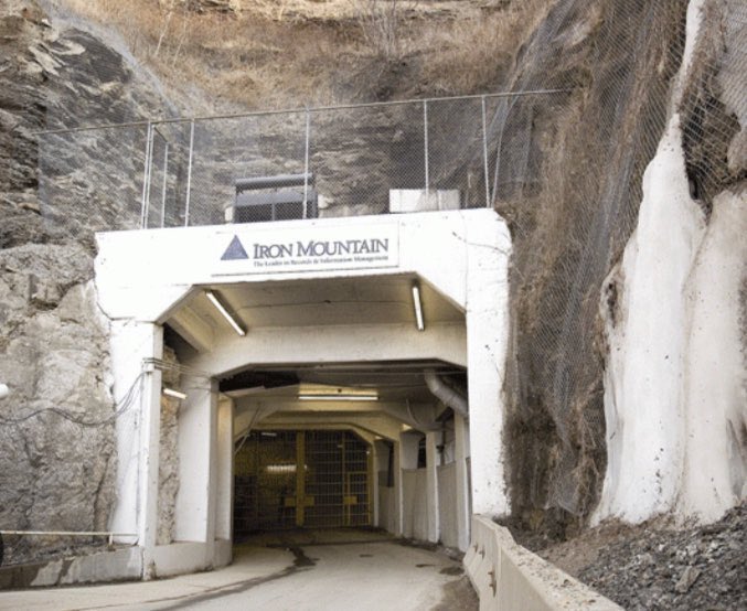 libsoftiktok's tweet image. JUST IN: Photos of limestone mine holding retirement paperwork of govt employees. It’s all processed by hand in a mine in Pennsylvania. 700+ mine workers operate 230 feet underground. They can only process 10,000 applications per month.