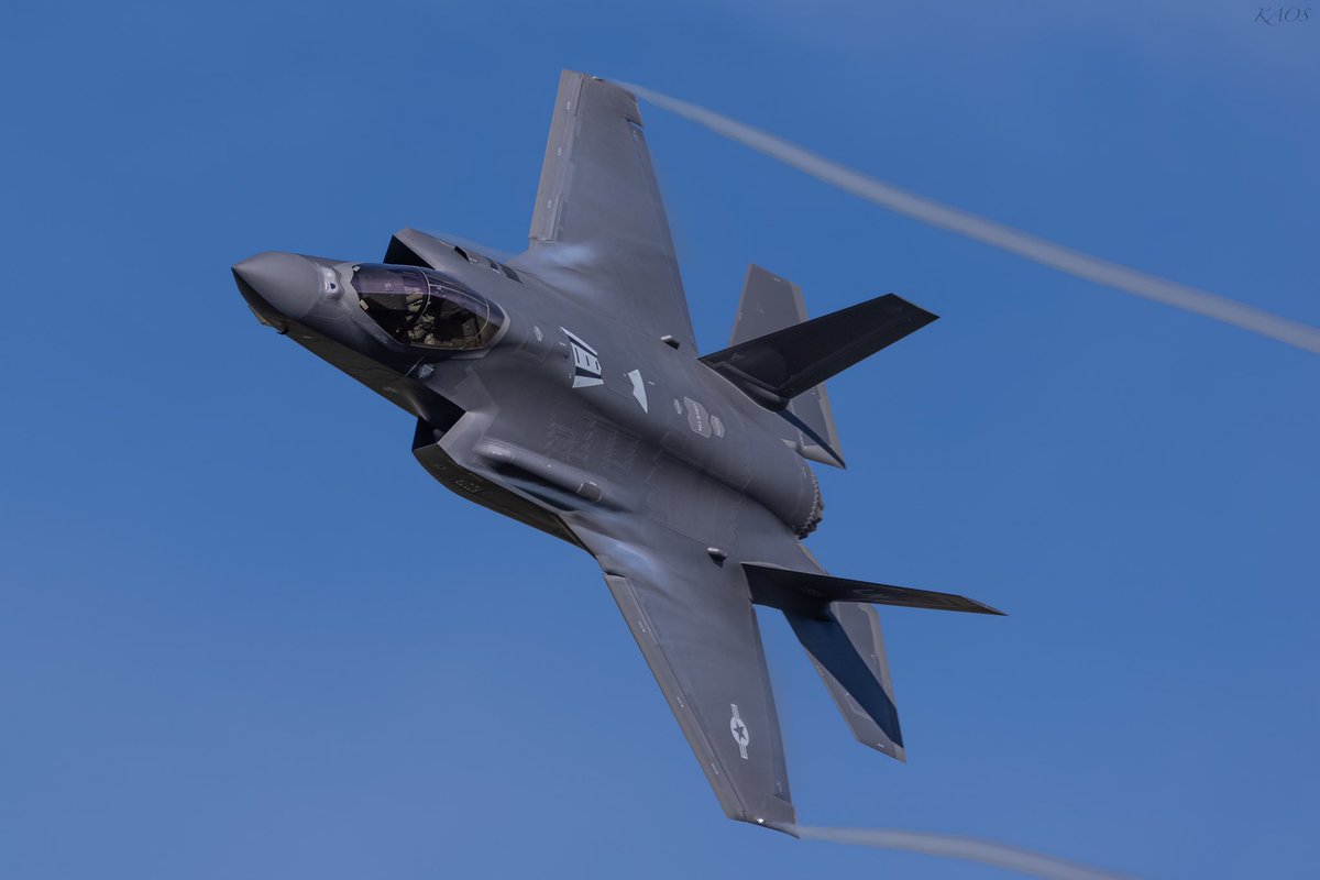 BFGbronco's tweet photo. #f35 #machloop #lfa7 #fastjets #photography https://t.co/Wbgz2G7IJk