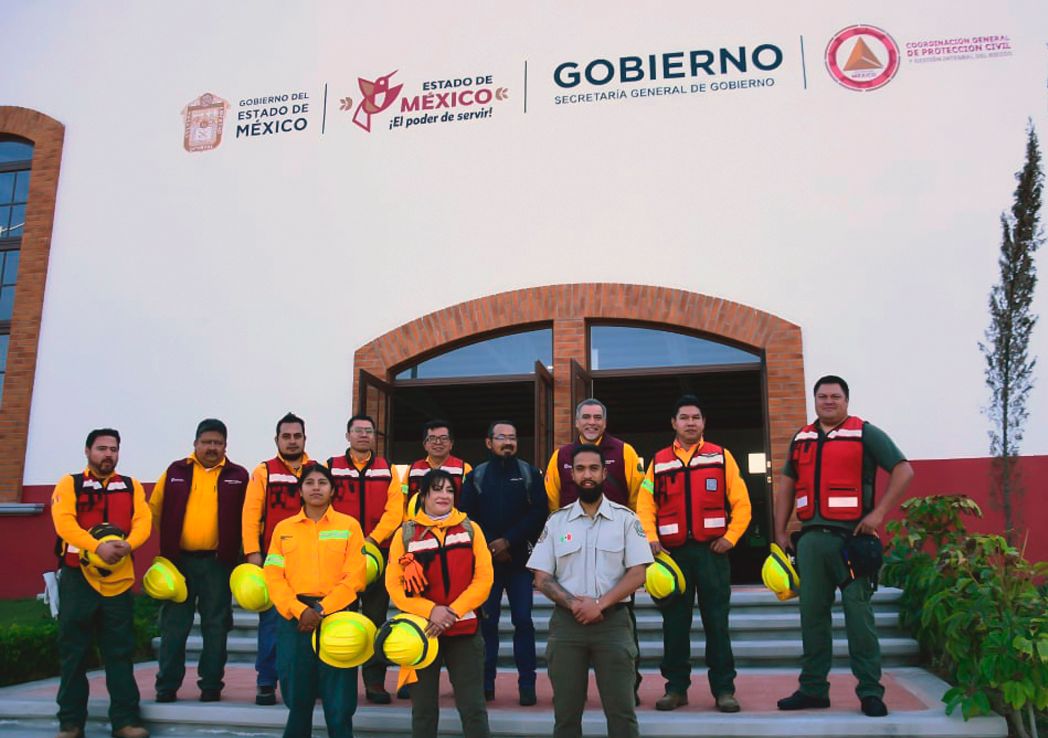Probosque_'s tweet photo. La coordinación entre instituciones es de suma importancia para abarcar todos los flancos posibles en el combate de #IncendiosForestales y para eso, es necesaria la capacitación. https://t.co/8VeHeY0LHl