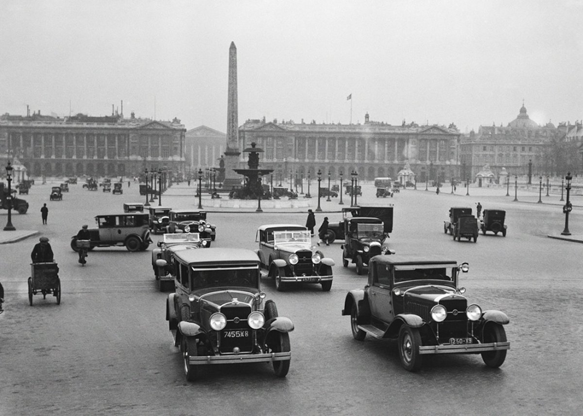 The Place de la Concorde boasts a 3,300-year-old Egyptian obelisk made of pink granite &amp; was the site of King Louis XVI &amp; Marie Antoinette’s beheadings. Although it is Paris’ largest square, the traffic pictured here in 1928 is minimal compared to today.
amzn.to/417ikwV