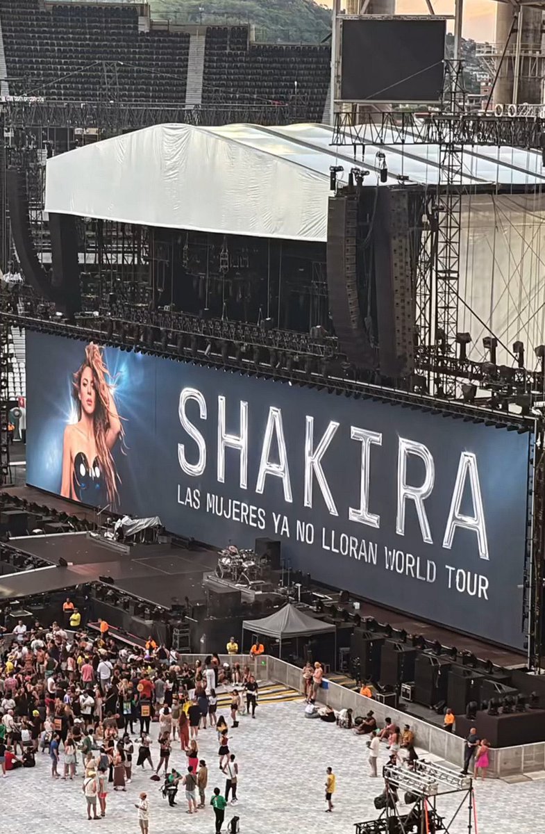 Shakira went to the RENAISSANCE world tour and took notes 😭 THE INSPIRATION BEYONCÉ IS ✨