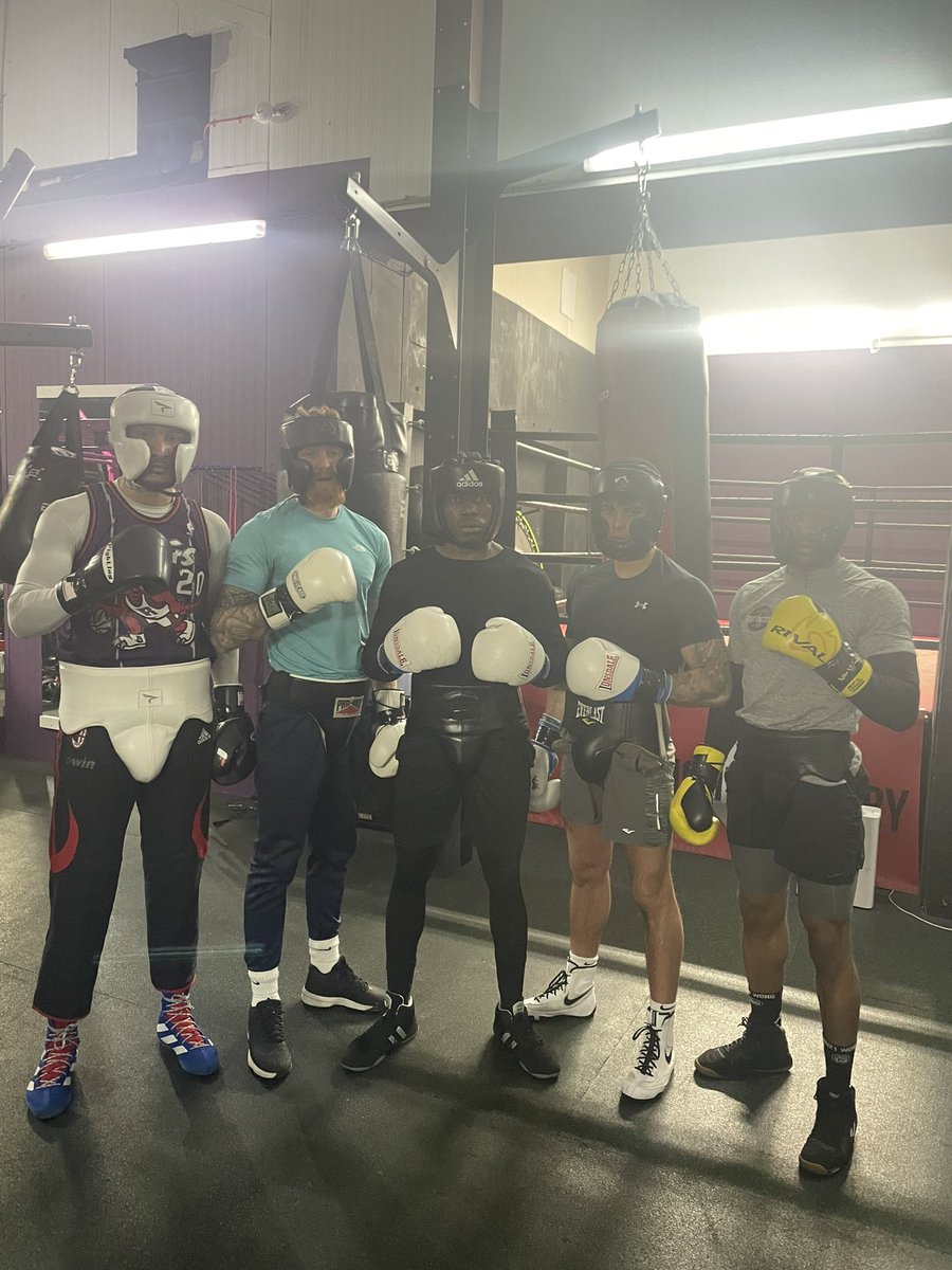 Another top night of sparring for the <a href="/FightFactoryMcr/">FightFactoryMcr</a> team our coach <a href="/KroolsBoxing/">Sean Krool</a> raising the bar for the pros and amateurs everyone prepping for upcoming amateur championships and pro fights