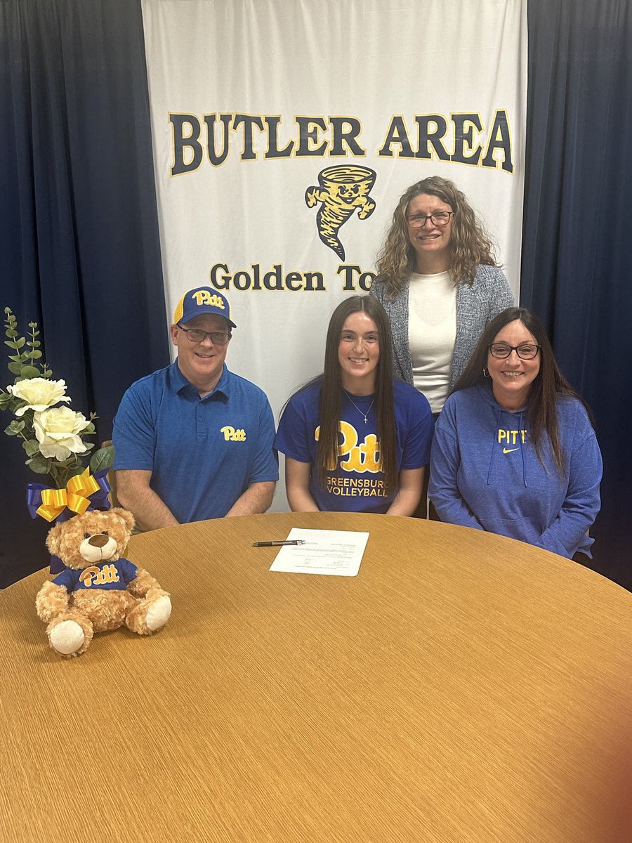 GTathletics1's tweet photo. Congrats to volleyball player Jacqueline Shields on signing with Pitt-Greensburg to continue her academic &amp; athletic career next fall🏐🏐 https://t.co/lsM1Iz8ZZL