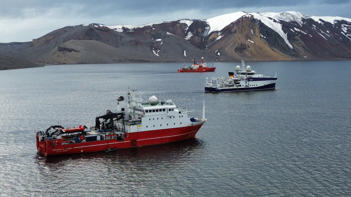 SeaDron (@dronsea) on Twitter photo Momento histórico en la Antártida. Los 3 buques de investigación polar juntos por primera vez en frente de la BAE Gabriel de Castilla. El equipo DICHOSO se encuentra a bordo del B/O Sarmiento de Gamboa.
<a href="/CSIC/">CSIC</a> <a href="/CienciaGob/">Ministerio de Ciencia, Innovación y Universidades</a> <a href="/ICMAN_CSIC/">ICMAN-CSIC</a> <a href="/Antartica_ET/">Campaña Antártica ET</a> <a href="/CSICAndalExtrem/">CSIC Andalucía y Extremadura</a> Momento histórico en la Antártida. Los 3 buques de investigación polar juntos por primera vez en frente de la BAE Gabriel de Castilla. El equipo DICHOSO se encuentra a bordo del B/O Sarmiento de Gamboa.
<a href="/CSIC/">CSIC</a> <a href="/CienciaGob/">Ministerio de Ciencia, Innovación y Universidades</a> <a href="/ICMAN_CSIC/">ICMAN-CSIC</a> <a href="/Antartica_ET/">Campaña Antártica ET</a> <a href="/CSICAndalExtrem/">CSIC Andalucía y Extremadura</a>