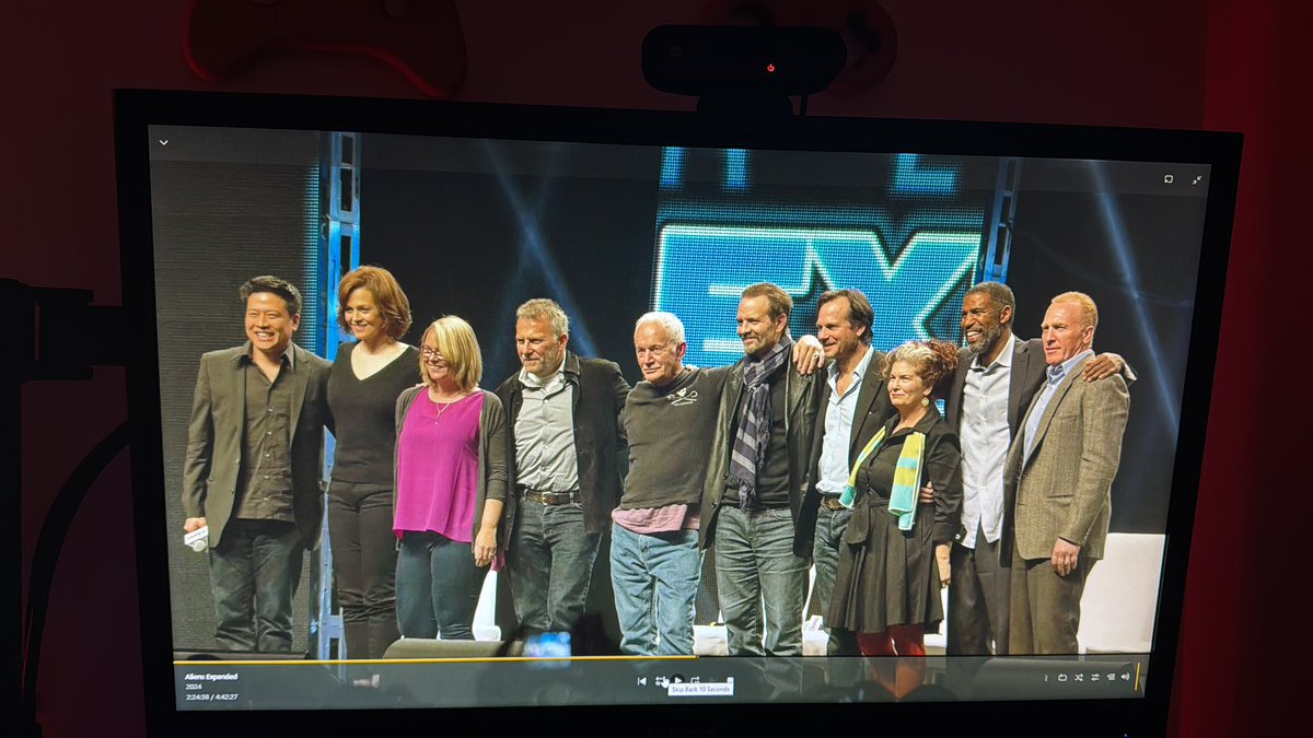MichaelDyble's tweet photo. @GarrettRWang didn’t realise there was an Alien and Voyager crossover! https://t.co/ZrNo5cMaso