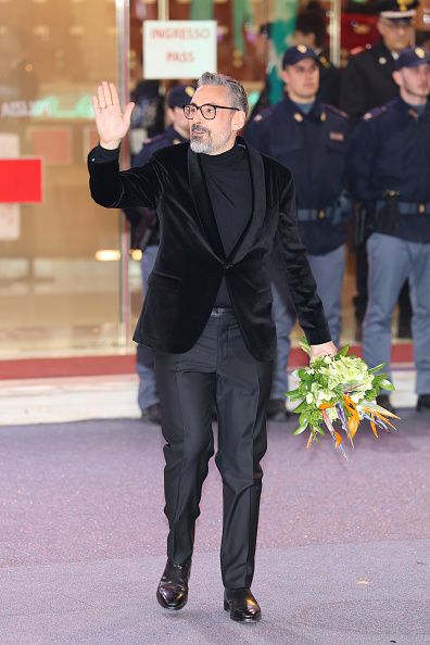 Gente_ufficiale's tweet image. Liriche raffinate che incontrano un sound sanremese onesto e delicato. @BrunoriSas è (finalmente) fuori dall’etichetta di cantante di nicchia. #sanremo25