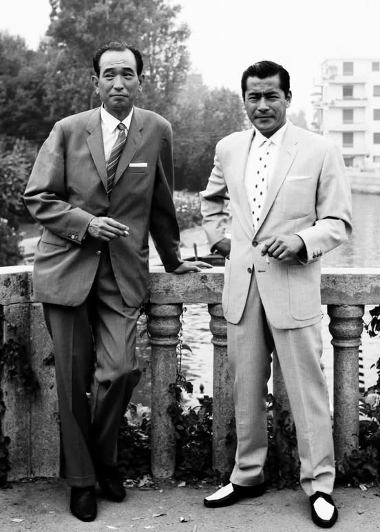 Demagog_Dog's tweet photo. Director Akira Kurosawa and movie star Toshiro Mifune in Venice, 1960. @dieworkwear I'd love to hear you break down their looks https://t.co/DG3DLVAI3I