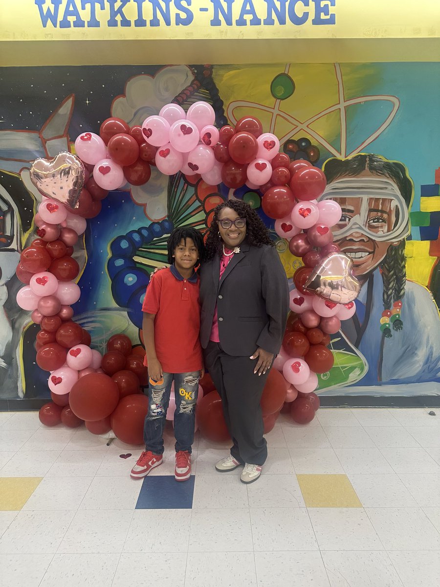 RobinColetrain's tweet photo. Thank you to @WNESrcsd1 for the invite to the For the Love of Reading event today. I spent time with 5th grade students and future @WAPerryMS Eagles. Great job to Principal Reynard Jefferson and his entire team for a beautiful event. #CAJohnsonCluster https://t.co/VKkGllKRSg