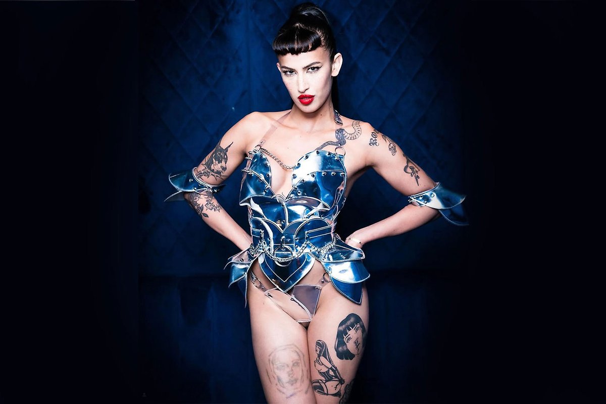 Feb cover: Charmskool Showroom retail venue soft-launches in E London on Weds Feb 12, just in time for Valentines Weekend. We learn what to expect from initial opening and future plans. Pic: Rotten Babe in Ada Zanditon Sorayama Goddess Set (@hyder_images).
thefetishistas.com/charmskool-sho…