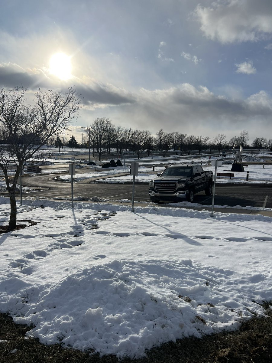 FragakisJohnny's tweet photo. The campus to Missouri western is very unique we are like one big family with everyone knowing everyone it’s a very special place and I am very happy to be apart of it and call Missouri western my home !!! #JOU432 https://t.co/BCHid6QvpR