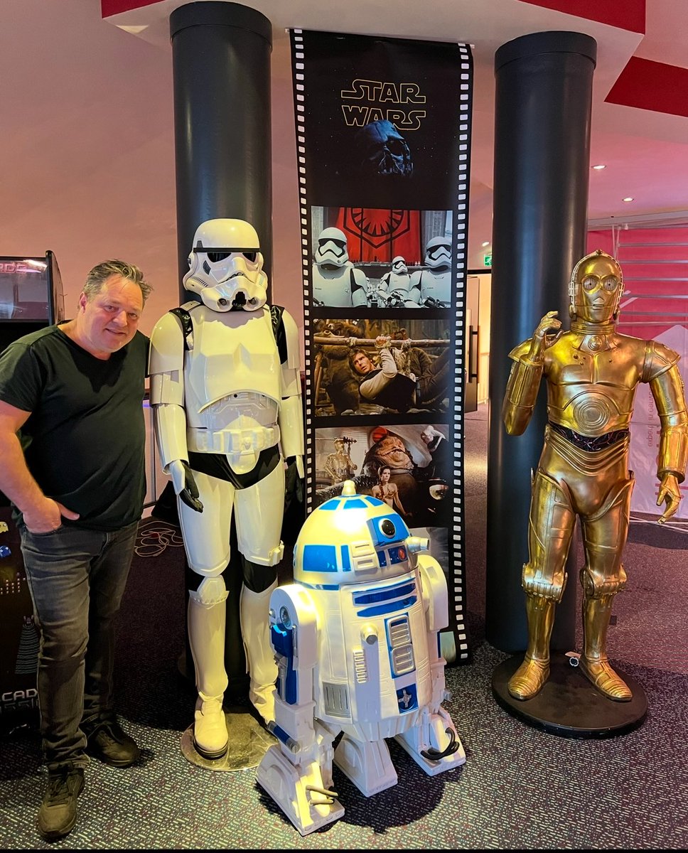Onze StarWars Lifesize statues bij Pathé Ede voor ict beurs.
<a href="/Pathenederland/">Pathé Nederland</a> 
<a href="/Virtualgames9/">Virtualgames</a> 
-
#StarWars #lifesize #statue #ede #r2d2 #stormtrooper #C3PO #hollywood #deco