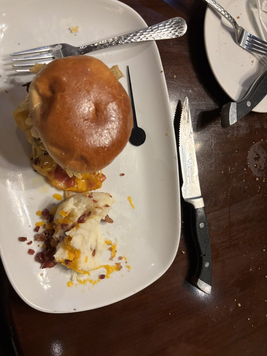 Charlie Oschell tweet media