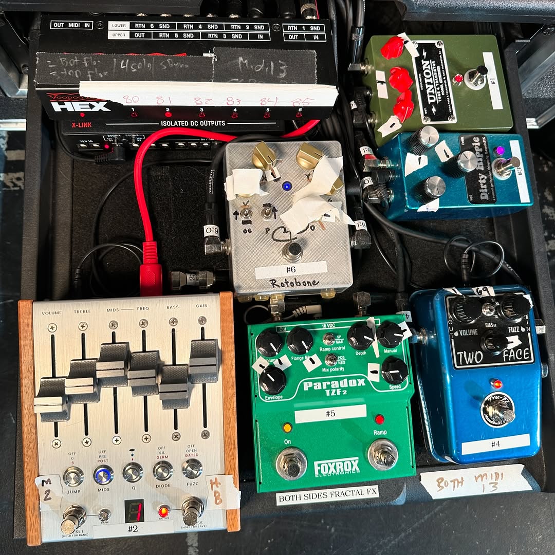 Voodoo Lab (@voodoo_lab) on Twitter photo Dweezil Zappa deploys a pair of MIDI-controllable HEX Switchers (with a Pedal Power 3 PLUS under each switcher) to automate pedal switching and help manage the signal path of a sophisticated stereo rig.
Watch the <a href="/premierguitar/">Premier Guitar</a> #rigrundown here: premierguitar.com/videos/rig-run… Dweezil Zappa deploys a pair of MIDI-controllable HEX Switchers (with a Pedal Power 3 PLUS under each switcher) to automate pedal switching and help manage the signal path of a sophisticated stereo rig.
Watch the <a href="/premierguitar/">Premier Guitar</a> #rigrundown here: premierguitar.com/videos/rig-run…
