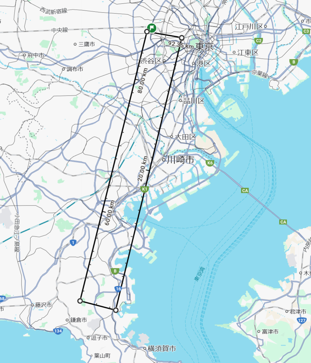 そういえば、と島三号コロニーの大きさって？ とGoogle Mapsに重ねてみた。なんとなく、全長40km、直径6kmくらいで線引いた。東京から地元金沢区くらいなのかあ。 数字としては知ってたけど目で見るとこれまた違うなあ。 分解されつつとはいえこんなもんが落ちてきたら……。 #ガンダム #GQuuuuuuX