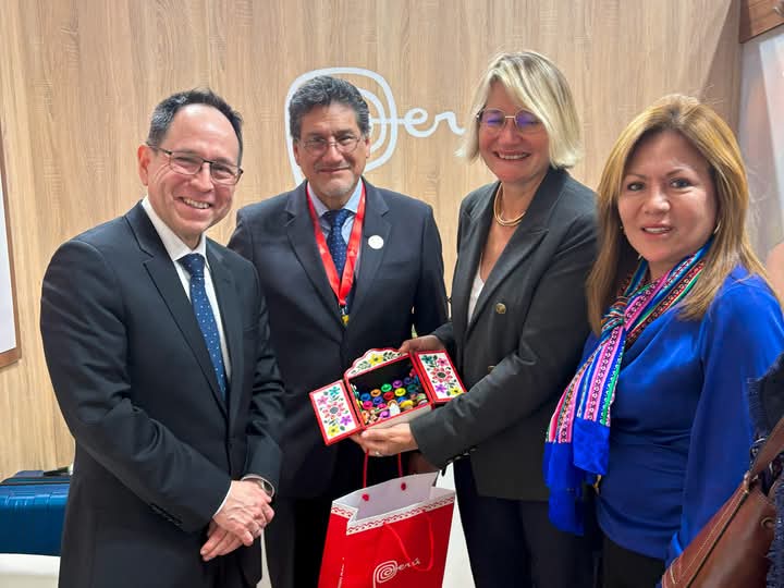 Reunión con la Cámara Sindical de Importadores Franceses de Frutas y Hortalizas en Fruit Logística.

El presidente de AGAP, Gabriel Amaro, sostuvo una reunión con Veronique Le Bail, delegada general de la Cámara Sindical de Importadores Franceses de Frutas y Hortalizas