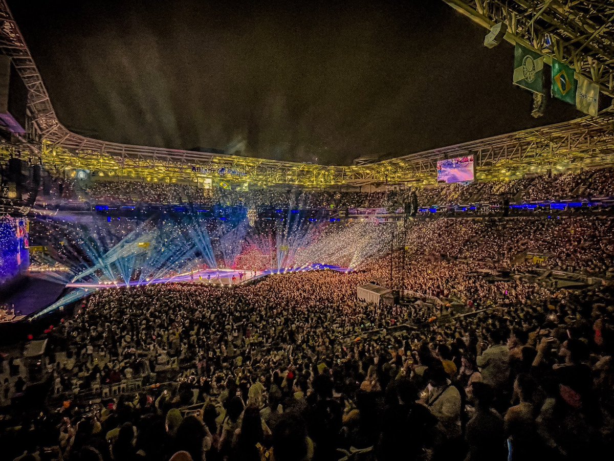 tio_victor_'s tweet photo. Não aceitem menos que isso!

essa história de não trazer palcos completos pro Brasil por “logística” é balela

Taylor, Abel, Coldplay e Shakira acabaram com esse mito

se seu fav dá essa desculpa 
ele não faz questão de vir ao Brasil https://t.co/iwLj0JzS4s