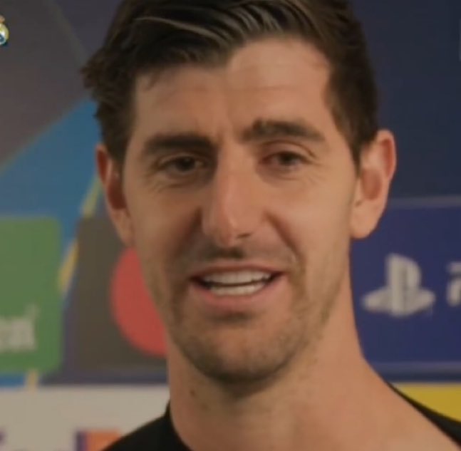 RMadridFrance_'s tweet image. Thibaut Courtois : "Je ne sais pas si Vini a compris la banderole, il ne parle pas anglais."