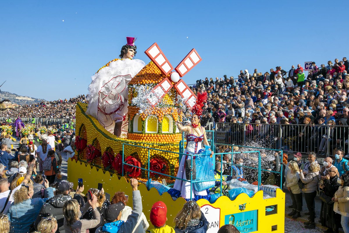 euro_tour's tweet image. 🇫🇷『マントンの #レモン祭り ２０２５🍋🎉』2/15～3/2　テーマは「星への旅💫」。レモンやオレンジなどの柑橘類で作られた巨大なモニュメントや、パレードを見るために、世界中から多くの人々やってきます♪ #FêteduCitron
👉fete-du-citron.com
➡フランスのホテル：euro-tour.co.jp/luxury-hotel/f…