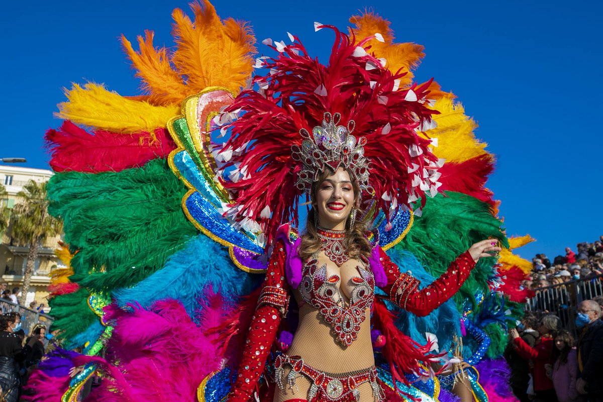 euro_tour's tweet image. 🇫🇷『マントンの #レモン祭り ２０２５🍋🎉』2/15～3/2　テーマは「星への旅💫」。レモンやオレンジなどの柑橘類で作られた巨大なモニュメントや、パレードを見るために、世界中から多くの人々やってきます♪ #FêteduCitron
👉fete-du-citron.com
➡フランスのホテル：euro-tour.co.jp/luxury-hotel/f…