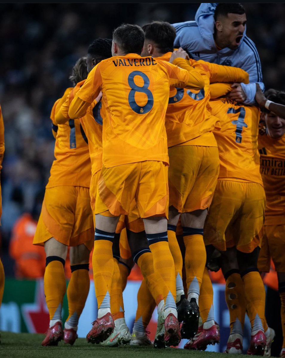 眠い目をこすりながら起き上がって
見たけど、これは朝から一気に目が覚める試合でした
正直アウェイのバックス5人怪我で一時はどーなるかと思ったけど、
全体的に勝ちに行ってる感があってとても面白い試合でしたね
仕事が捗りそう！vamos!!
#レアルマドリード 
#サッカー
#UCL