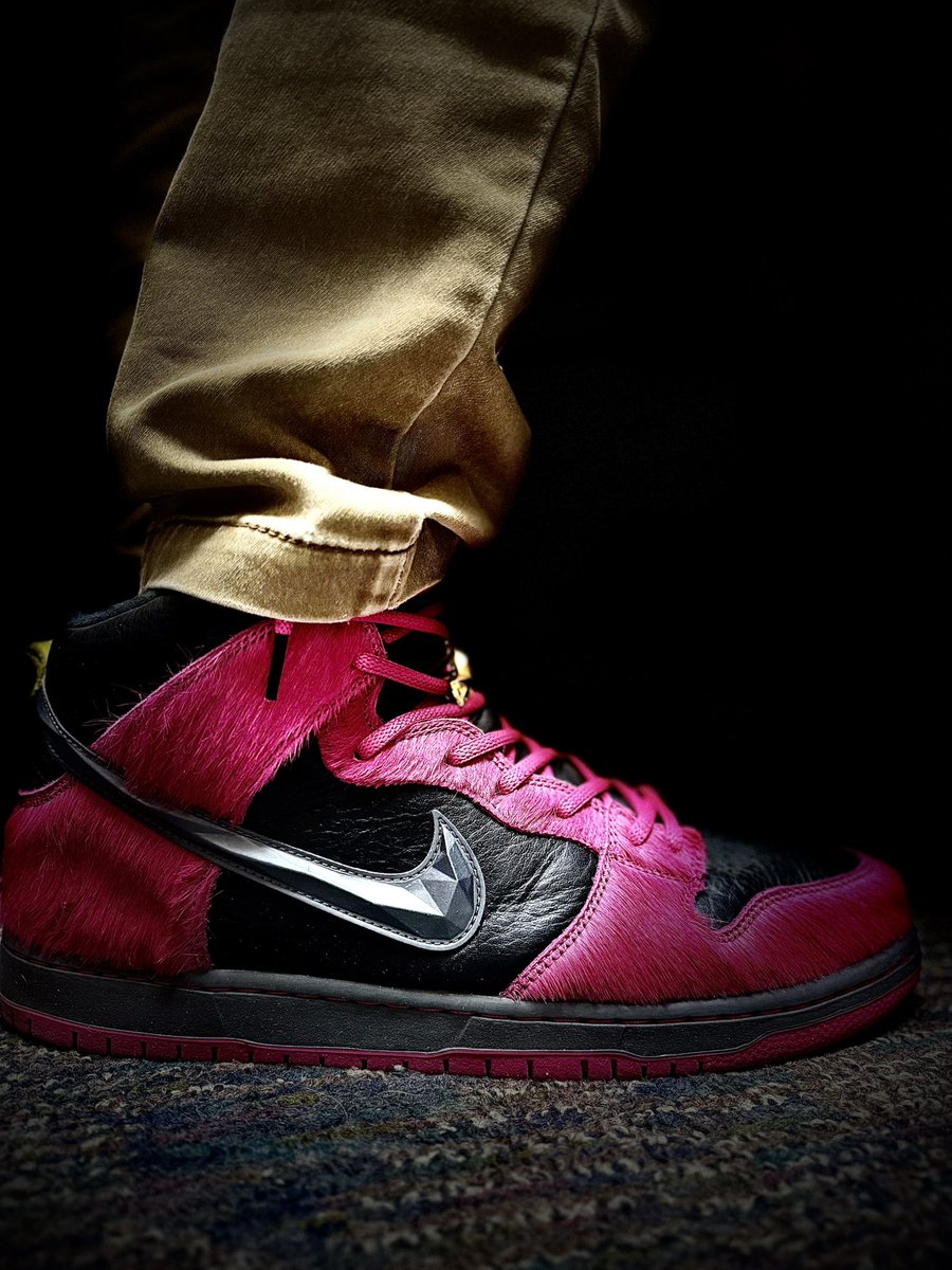 moreshoesthan's tweet image. D11 of @JerLisa_Nicole’s #BHMKOTD25 Straightened. 
Taking a page out of @wilcocarla’s book and going literal w/ the RTJ4 #SBDunks

@runjewels @KillerMike @therealelp
#docsindunks 
#nike
#dunk #nikesb
#yoursneakersaredope 
#snkrs #sneakers  #sneakeraddict 
#sneakerhead