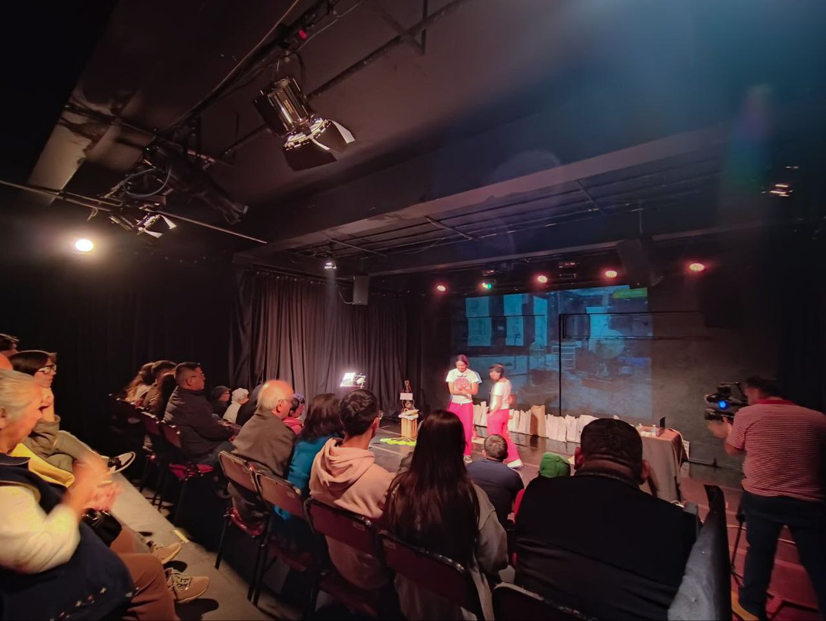 TeatrosCDMX's tweet image. ¡El #Estreno  de #SorteoLocal fue todo un éxito!
🎟️ El público vivió la emoción del teatro como nunca antes, con una experiencia interactiva llena de sorpresas. ¿Te atreves a probar tu suerte?
Ven al #ForoAPoco No y descúbrelo. 🎲🔥
#Imperdible #TeatrosCDMX #teatrocdmx #Loteria