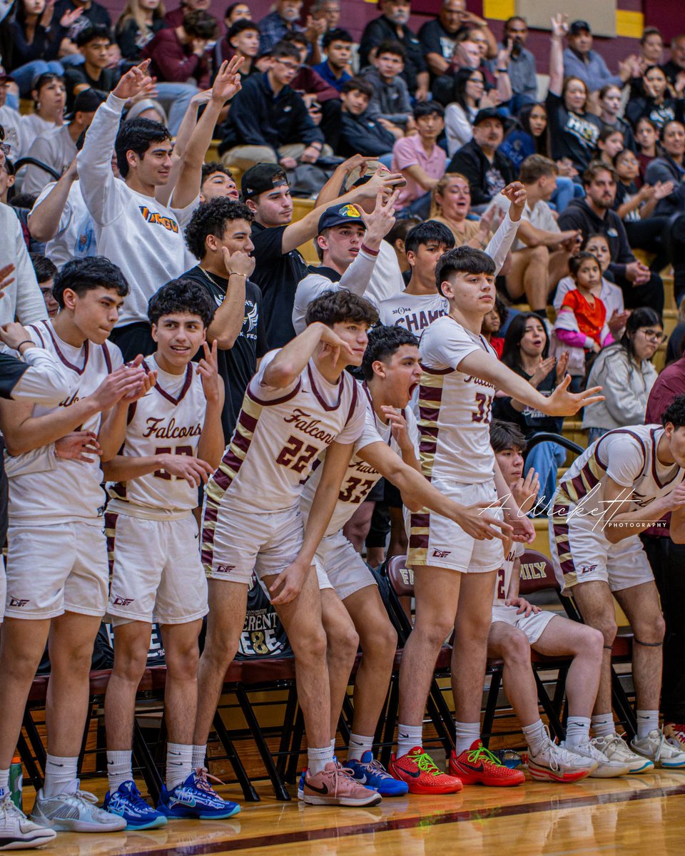 LFHSBoysBKB's tweet photo. Outright DISTRICT CHAMPS!

Los Fresnos 71
San Benito 58

Falcons improve to 26 n 8 overall and finish 7 n 1 in district!

Up next Edinburg North in the bi-district round!

#FalconBasketball
#LND
#BA https://t.co/AU87yeNdZI
