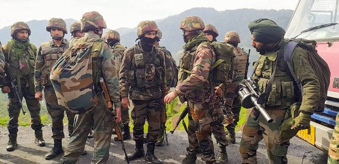 local_kashmir's tweet photo. #Armycaptain among 2 #soldiers killed in #IED blast along #LoC in #Akhnoor sector https://t.co/jYCIyWJy0I