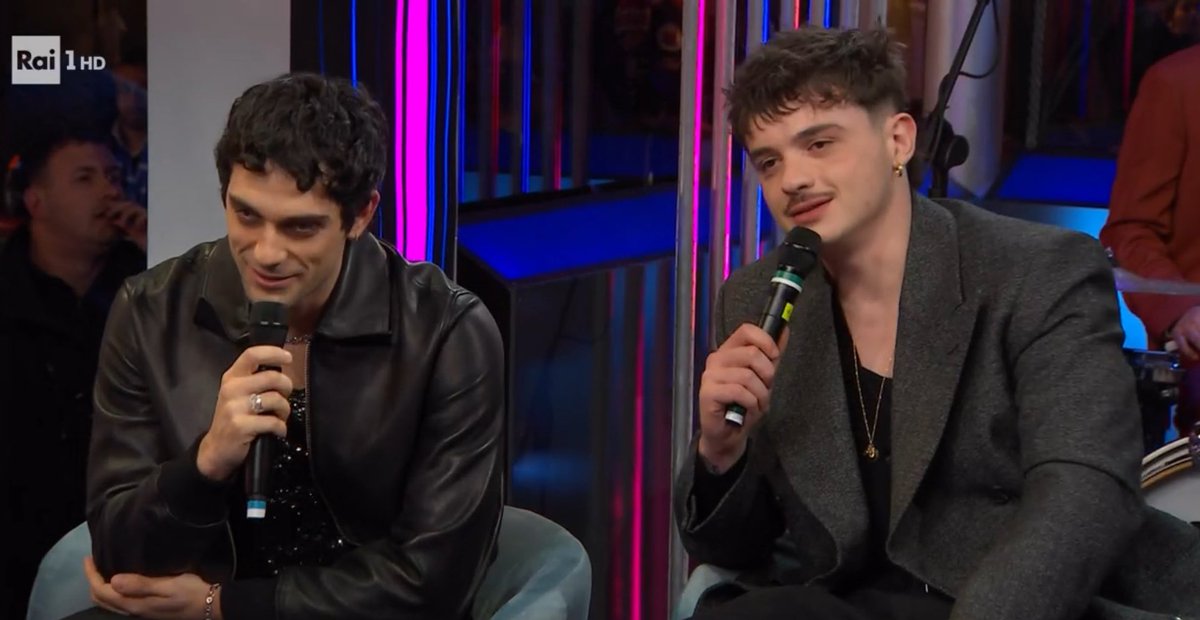 carlhoe_'s tweet image. Bresh e Olly insieme ho due buchi per un motivo