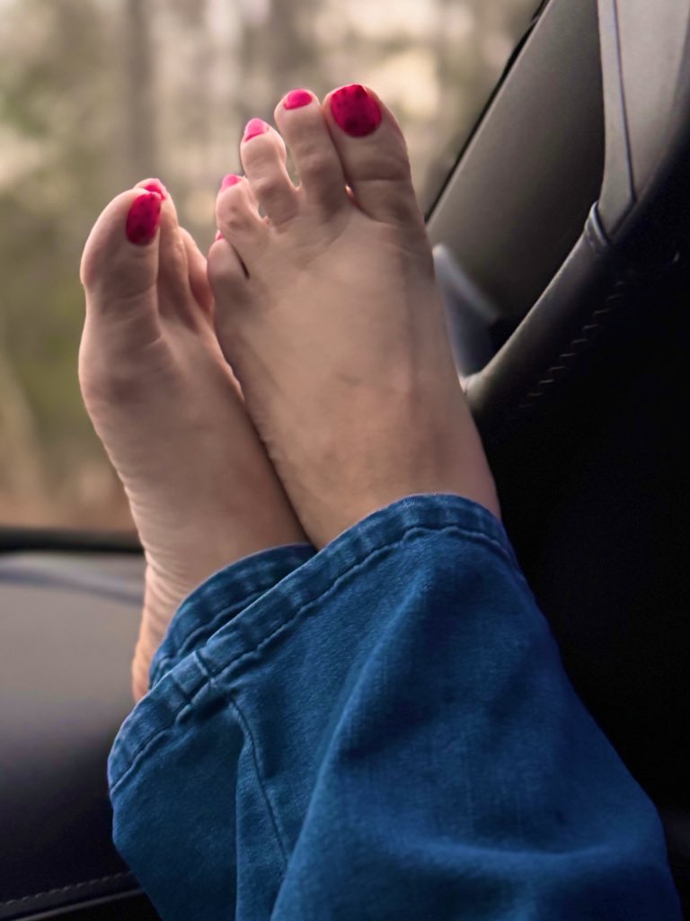 app.feetfinder.com/userProfile/Ev…