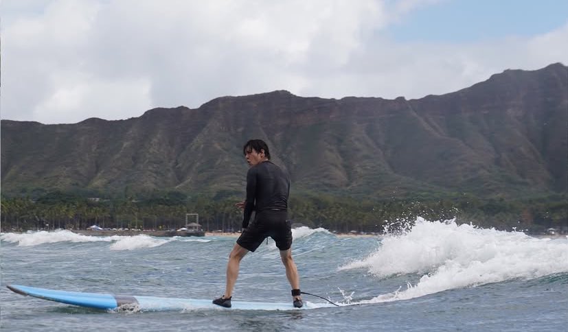 EVERYW0NWOO's tweet photo. SURFER GYUSHUA AAAAAAAAA SO COOL!!!!! 🏄‍♂️ https://t.co/HQ3IwIobn0