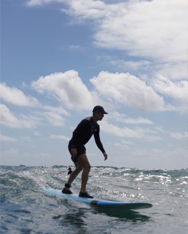 EVERYW0NWOO's tweet photo. SURFER GYUSHUA AAAAAAAAA SO COOL!!!!! 🏄‍♂️ https://t.co/HQ3IwIobn0