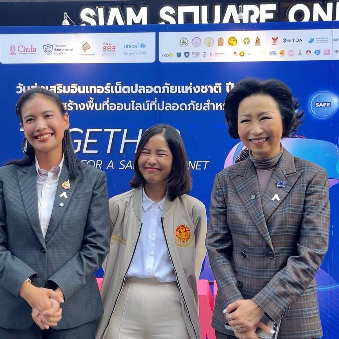 NaenaeRudklao's tweet image. 💪 #การเมืองสร้างสรรค์ เพื่อโลกออนไลน์ที่ปลอดภัยมากขึ้นในไทย!!
.
11 กุมภาพันธ์ 2568 คือ วันการใช้อินเทอร์เน็ตที่ปลอดภัยขึ้น หรือ #SaferInternetDay  หมอศรีญาดา @Sriyadaa-ทนายแจม @lawyerJammy -เนเน่ รัดเกล้า จับมือผลักดันการแก้กฎหมาย…