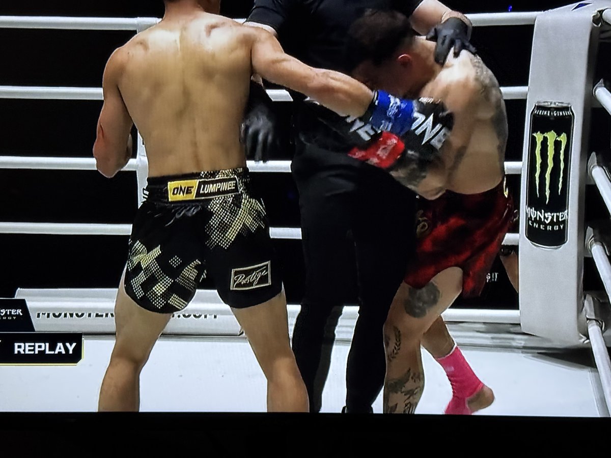 OsakaPrestige's tweet photo. 先週金曜日になりますが、当社も応援しています陽勇選手が、見事なKO勝ち!10戦10勝無敗と快進撃中です!
リプレイではばっちり当社のロゴも!!!
陽勇選手おめでとうございます!
@hyu_vo_ov_1
@UNEXT_fight
#WeAreONE #ONEチャンピオンシップ
#prestige #TEAM3K #陽勇 https://t.co/IIbYyJhZZO