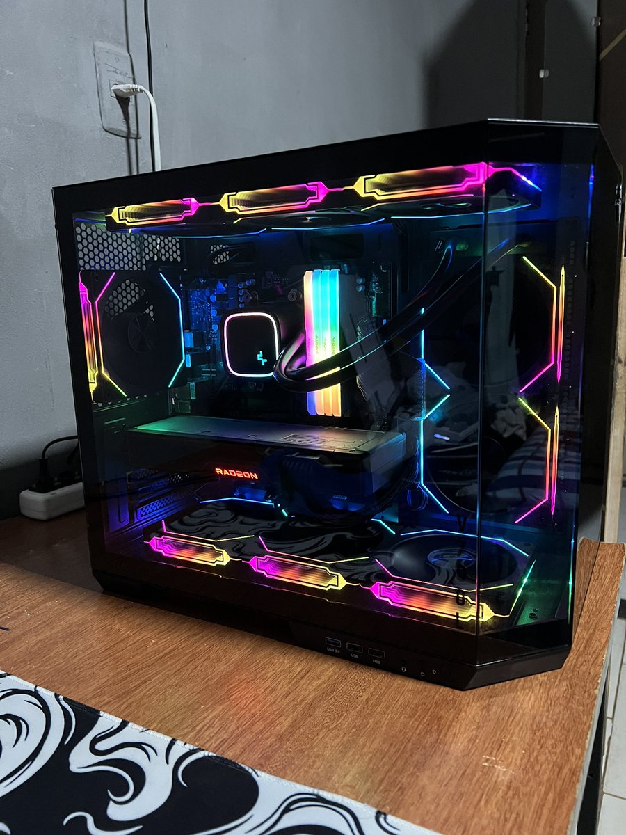 777rikc's tweet photo. Ryzen 5 5600 GT
Placa mãe Gigabyte B550mk
Game Max 750w
RX6700XT FE
Mem. ASGARD 3200 32gb (4x8)
SSD um ai de 1TB(não lembro a marca)
Gabinete Mancer Cv700l,
Monitor mancer horizon 27 polegadas
Mouse e teclado sharkatack
Headset Nubwo #setuplockgamer https://t.co/jHmf5cLjjO