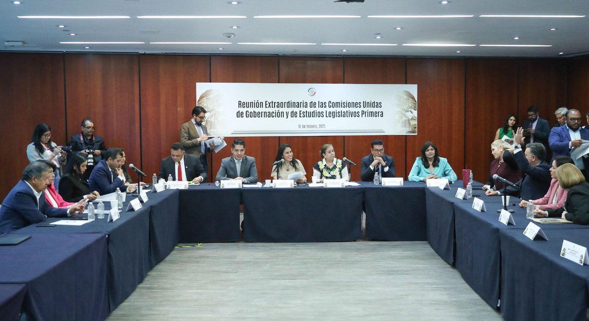 MarielaGtzEsc's tweet photo. El día de hoy, además de estar presente en la Sesión del Senado, asistí a la reunión de las Comisiones Unidas de Gobernación y de Estudios Legislativos, en la que discutimos y aprobamos declarar el "2025, Año de la Mujer Indígena" (esto pasará al Pleno).

Dicho Decreto también establece que los tres poderes de la Unión, en coordinación, deberán elaborar un programa de actividades para conmemorar y honrar la obra de la Mujer Indígena en favor de la patria.

Con esto se busca saldar la “deuda histórica con ellas” y visibilizarlas, rumbo a una igualdad sustantiva.

#SenadoraDelPuebloMexiquense