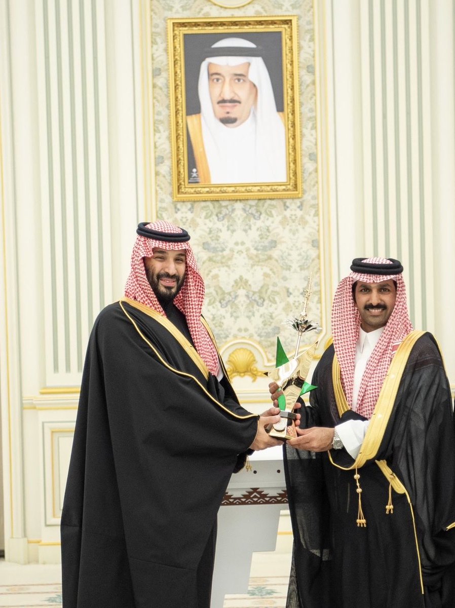 Bnjkdb's tweet image. أغلى الجوائز ،، مصافح يمينك يا سيدي