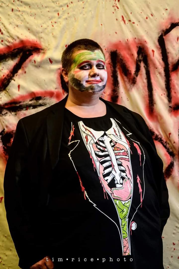JohnMovieGuy's tweet image. Can't wait for the #NewEnglandLegends #ZombieProm next Saturday February 22nd in Milford MA. This will be my fifth Zombie Prom. Here's my photos from the last four Proms. Ed from Shaun of the Dead, Zombie Mr Rogers, Uncle Buck Zombie Hunter, Weird Joker Zombie.