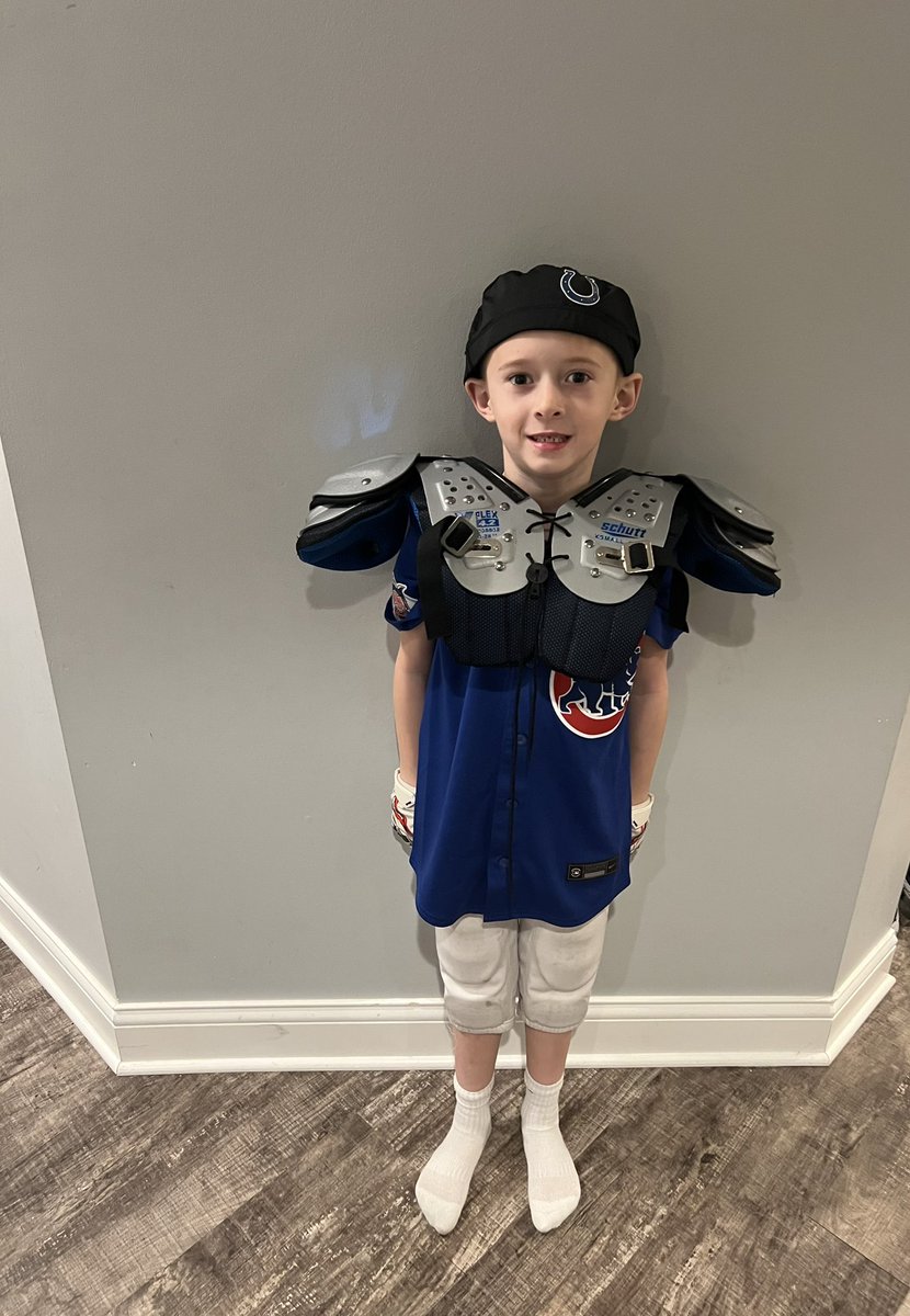 ctylerbooth's tweet photo. Hey @JayT23 you gave our son your headband after the last game of the season. I just want you to know it made his day and he still wears it every night around the house! @krbooth1103 https://t.co/zEGTI4Ahxw