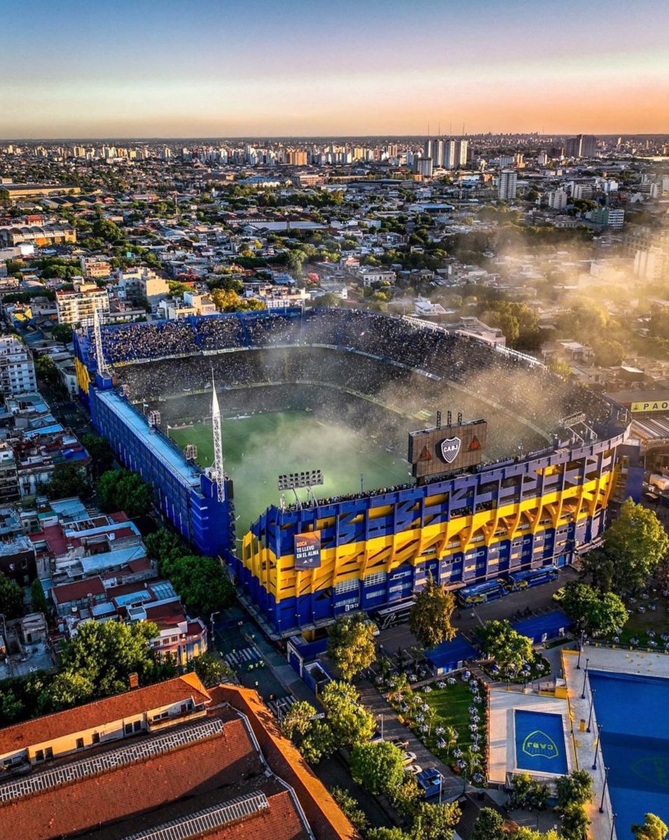 juegosimple__'s tweet photo. 🇦🇷📊 Boca Juniors PERDIÓ SOLO UN PARTIDO en el ÚLTIMO AÑO COMO LOCAL en La Bombonera:

🟰 0-0 vs. Defensa y Justicia.
✅ 2-0 vs. Central Córdoba.
✅ 3-2 vs. Belgrano.
✅ 4-2 vs. Racing.
✅ 2-1 vs. San Lorenzo.
✅ 1-0 vs. Trinidense.
✅ 1-0 vs. Godoy Cruz.
🟰 1-1 vs. Fortaleza.
🟰 0-0 vs. Talleres.
✅ 4-0 vs. Nacional Potosí.
✅ 1-0 vs. Vélez.
✅ 1-0 vs. Independiente Del Valle.
✅ 3-0 vs. Banfield.
🟰 1-1 vs. Barracas Central.
✅ 1-0 vs. Cruzeiro.
✅ 3-2 vs. San Lorenzo.
✅ 2-1 vs. Rosario Central.
❌ 0-1 vs. River Plate.
✅ 1-0 vs. Argentinos Juniors.
🟰 1-1 vs. Deportivo Riestra.
✅ 4-1 vs. Godoy Cruz.
✅ 1-0 vs. Unión.
✅ 1-0 vs. Gimnasia.
🟰 0-0 vs. Independiente.
🟰 0-0 vs. Argentinos Juniors.
✅ 2-1 vs. Huracán.
✅ 2-0 vs. Independiente Rivadavia.