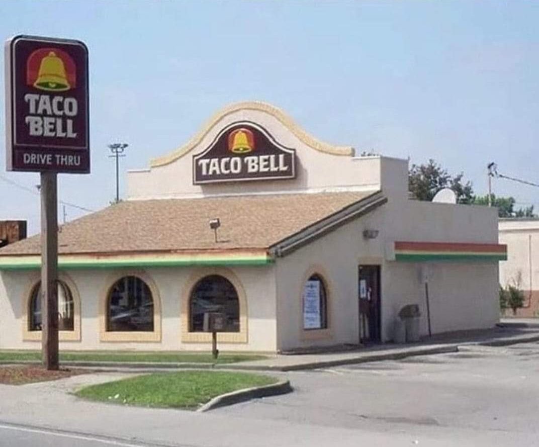 landofthe80s's tweet photo. Are you old enough to remember when @tacobell looked like this? https://t.co/KPFFMC86iO