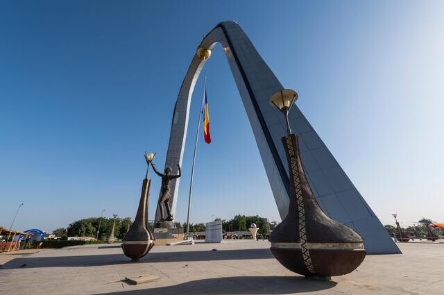 DiscoverChad's tweet photo. 266 jours après son investiture, Mahamat Idriss Déby Itno pose des bases solides pour un Tchad plus sécurisé, développé et inclusif.

 il est maintenant temps de soutenir pleinement ces réformes et de nous unir pour la transformation de notre nation. https://t.co/rPbxfaAStQ