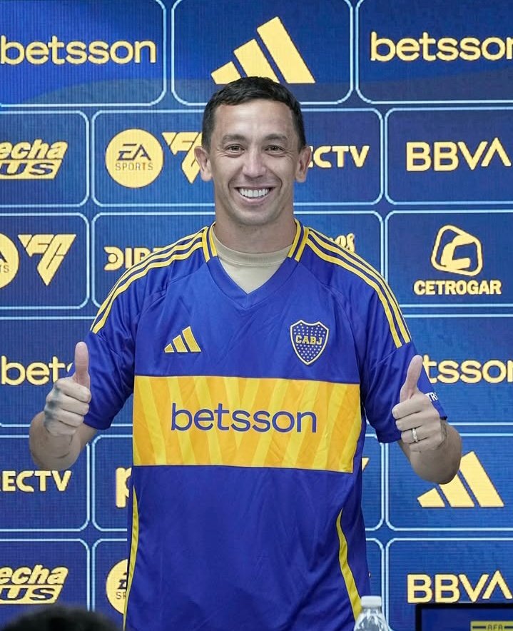 "Agustín Marchesín"

Porque no se para de coger a todos.