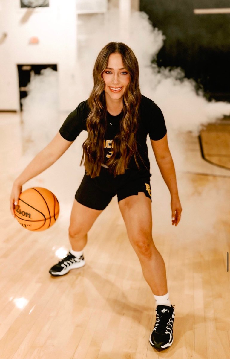 2025 Pickett TN PG <a href="/UIndyWBB/">UIndy Women’s Basketball</a> signee <a href="/EmmyLowe3/">Emmy Lowe</a> has 22pts 11 Rebs 7ast in a big win At Gordonsville