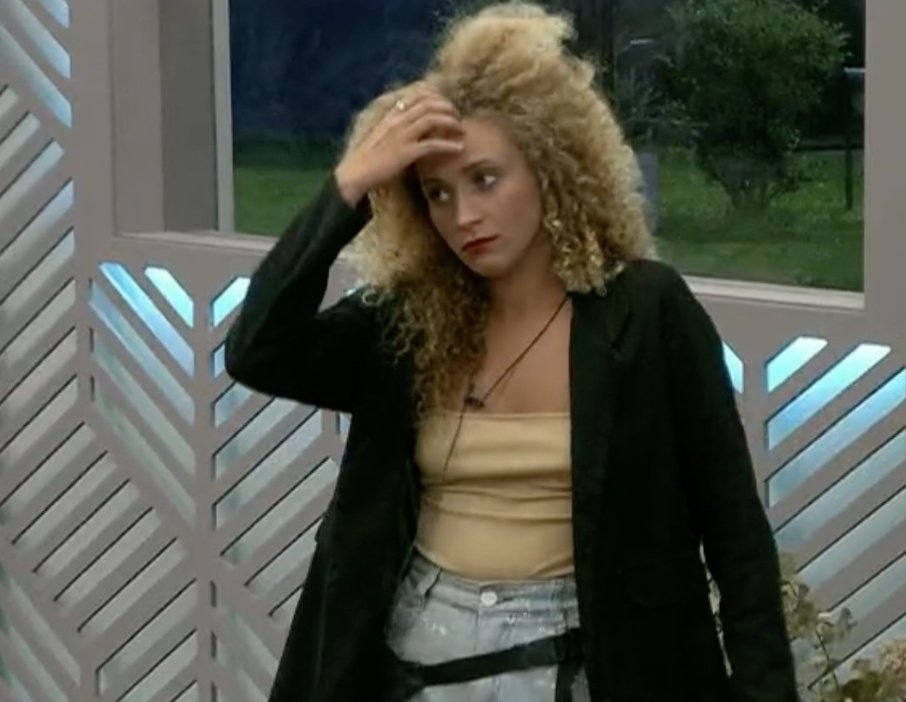 Selva intensa o no, Lourdes ES ESTO SIEMPRE..
Soberbia, asquerosa, desagradable, bicha.. Team Selva con tal de que la Bob Patiño se ahogue en su veneno!! #GranHermano