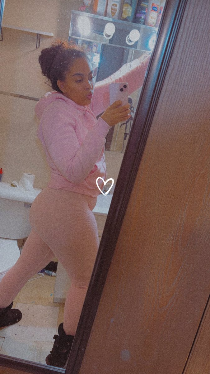 finelightskinb's tweet photo. 🩷 pretty in pink 🩷 https://t.co/jdyqvHWu6m