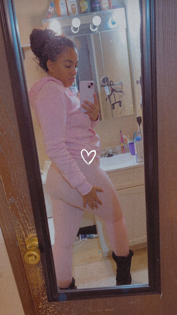 finelightskinb's tweet photo. 🩷 pretty in pink 🩷 https://t.co/jdyqvHWu6m
