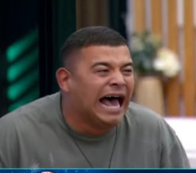 el villerito asqueroso este estuvo toda la temporada tirándose pedos y ahora trata de asquerosa a selva por darle un beso en el cachete QUE SE VAYA ESTE POR FAVOR

#GranHermano